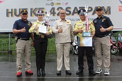 Juara III beregu dan putri lomba gerak jalan HUT satpam ke 42